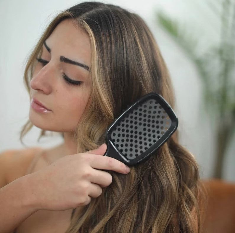 BowLift | TangleTamer Detangling Hairbrush